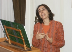 Suzana Mendes. Vortrag und Konzert bei der Sitzung zum Thema Alte Musik und Kulturwissenschaft des ISMPS 2008. Copyright ISMPS