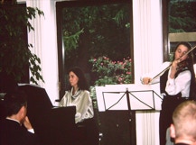 Yasmin und Sueli Heider. Feierstunde Pedro II und die Wissenschaften. Akademie Brasil-Europa 1997. Copyright ISMPS